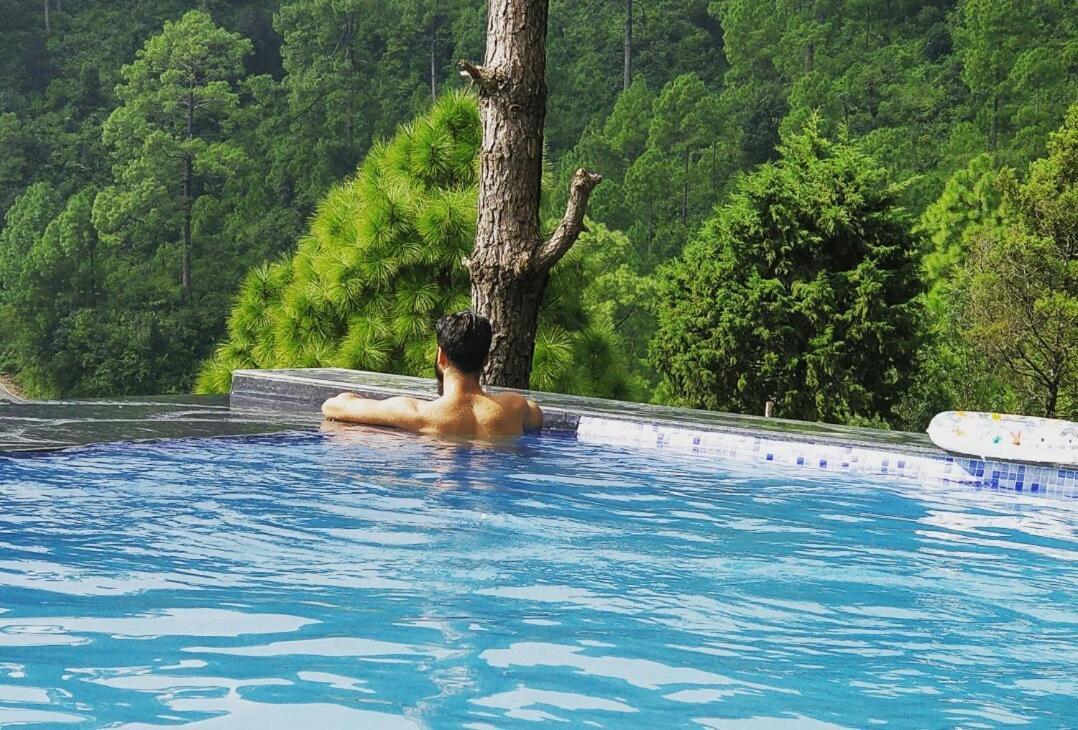 Blue Pine Resort Лансдаун Екстер'єр фото