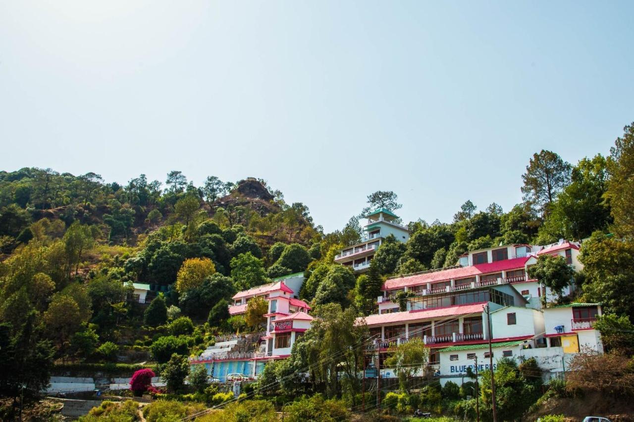 Blue Pine Resort Лансдаун Екстер'єр фото