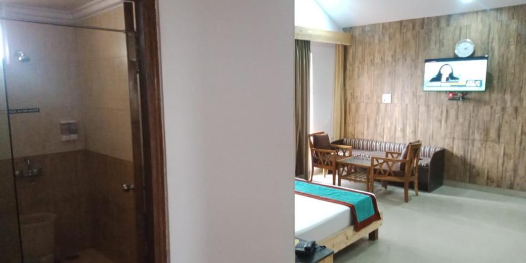 Blue Pine Resort Лансдаун Екстер'єр фото