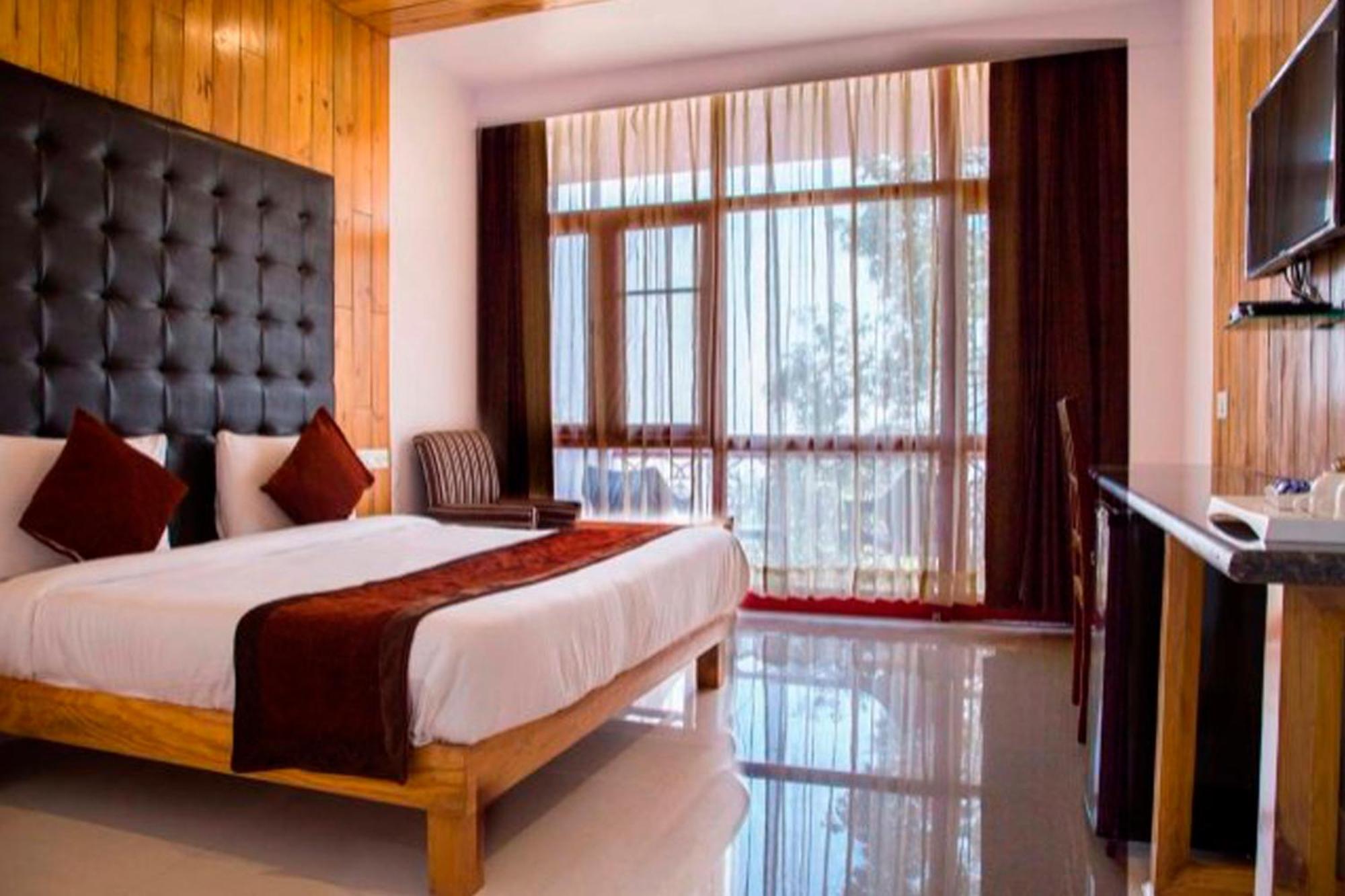 Blue Pine Resort Лансдаун Екстер'єр фото