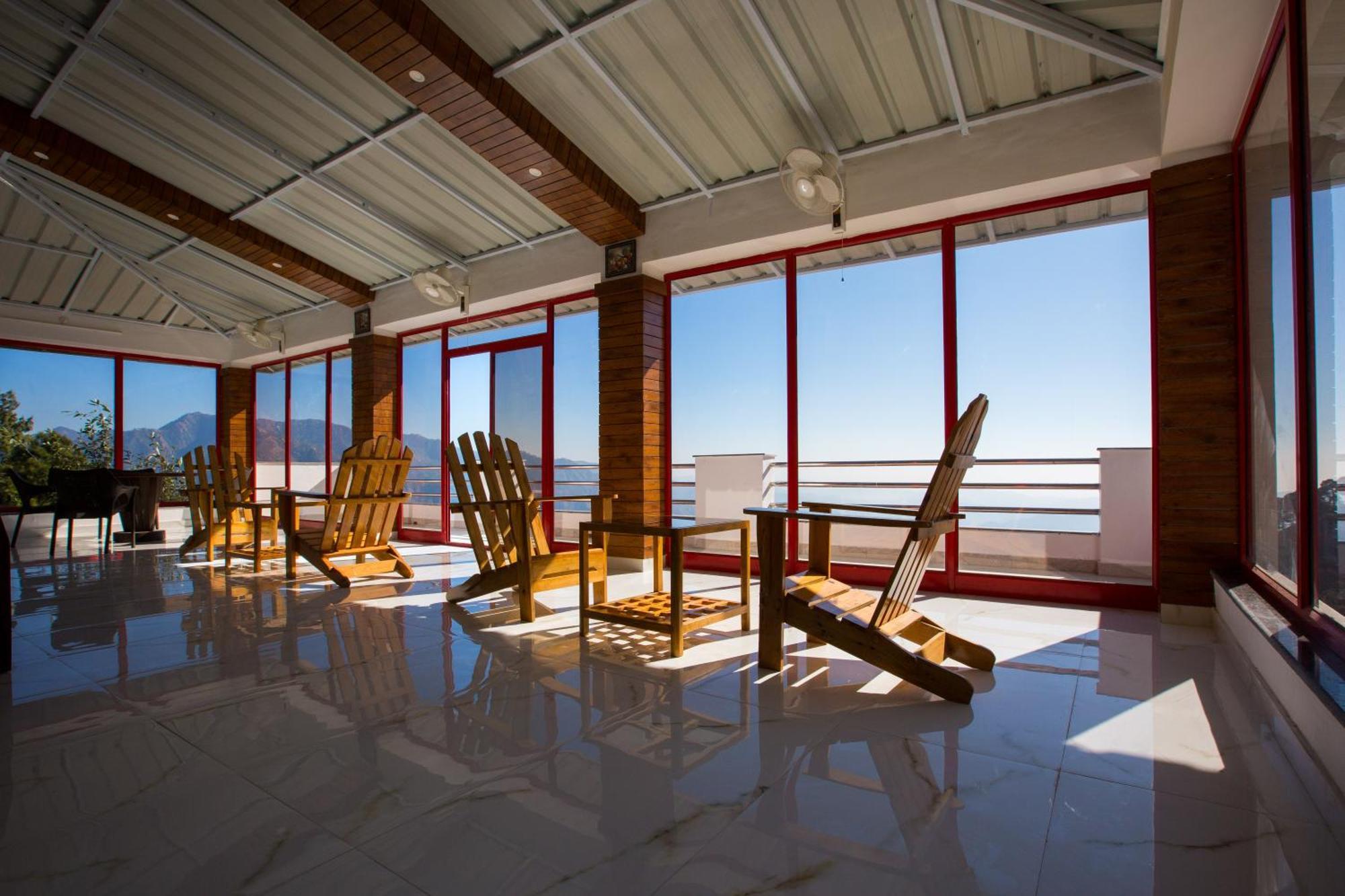 Blue Pine Resort Лансдаун Екстер'єр фото