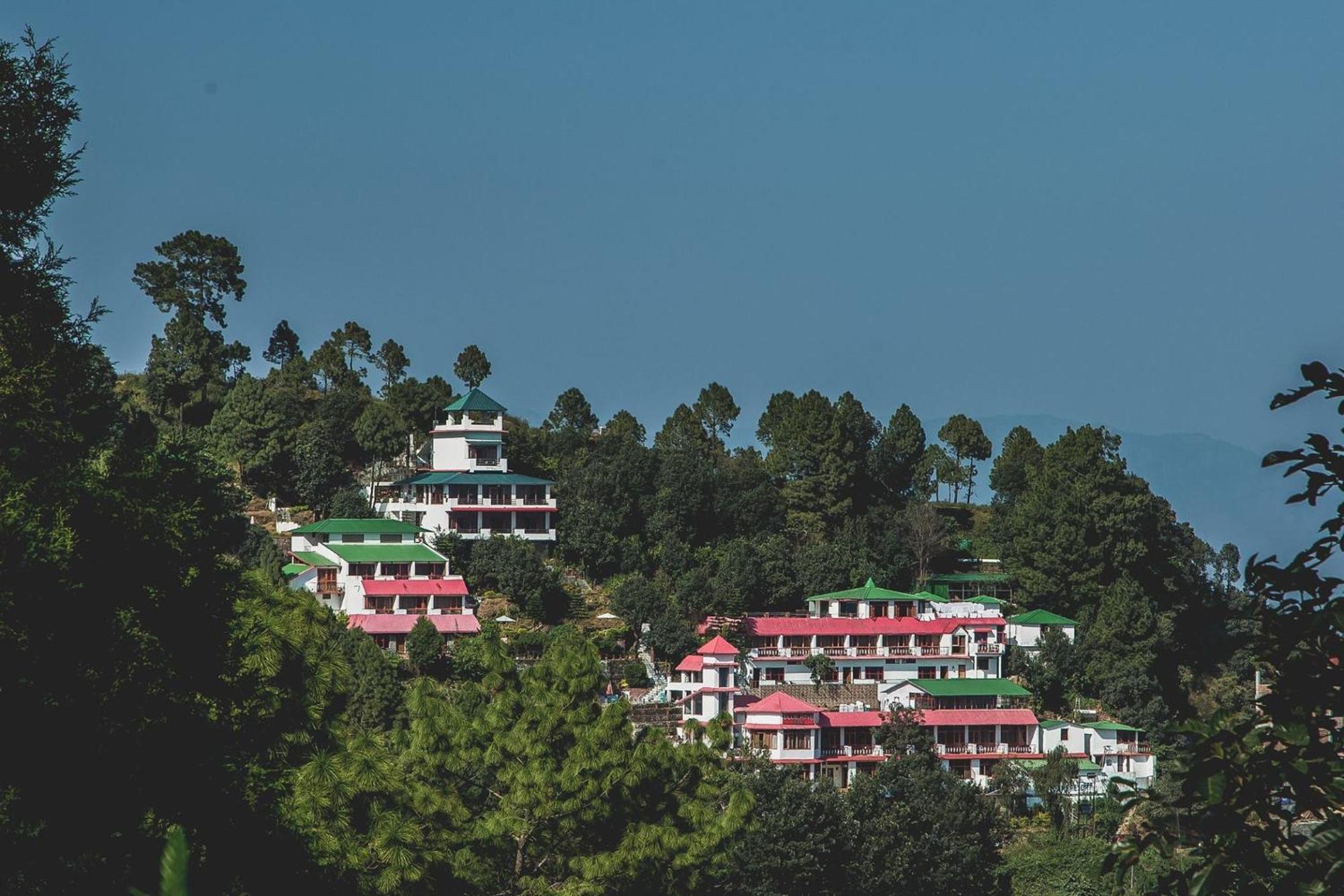 Blue Pine Resort Лансдаун Екстер'єр фото
