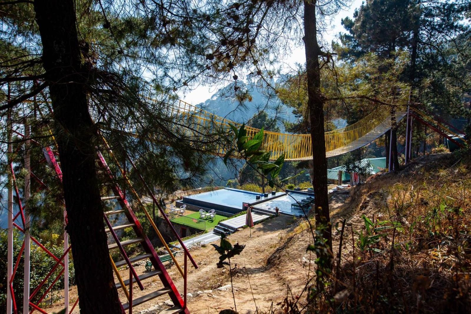Blue Pine Resort Лансдаун Екстер'єр фото